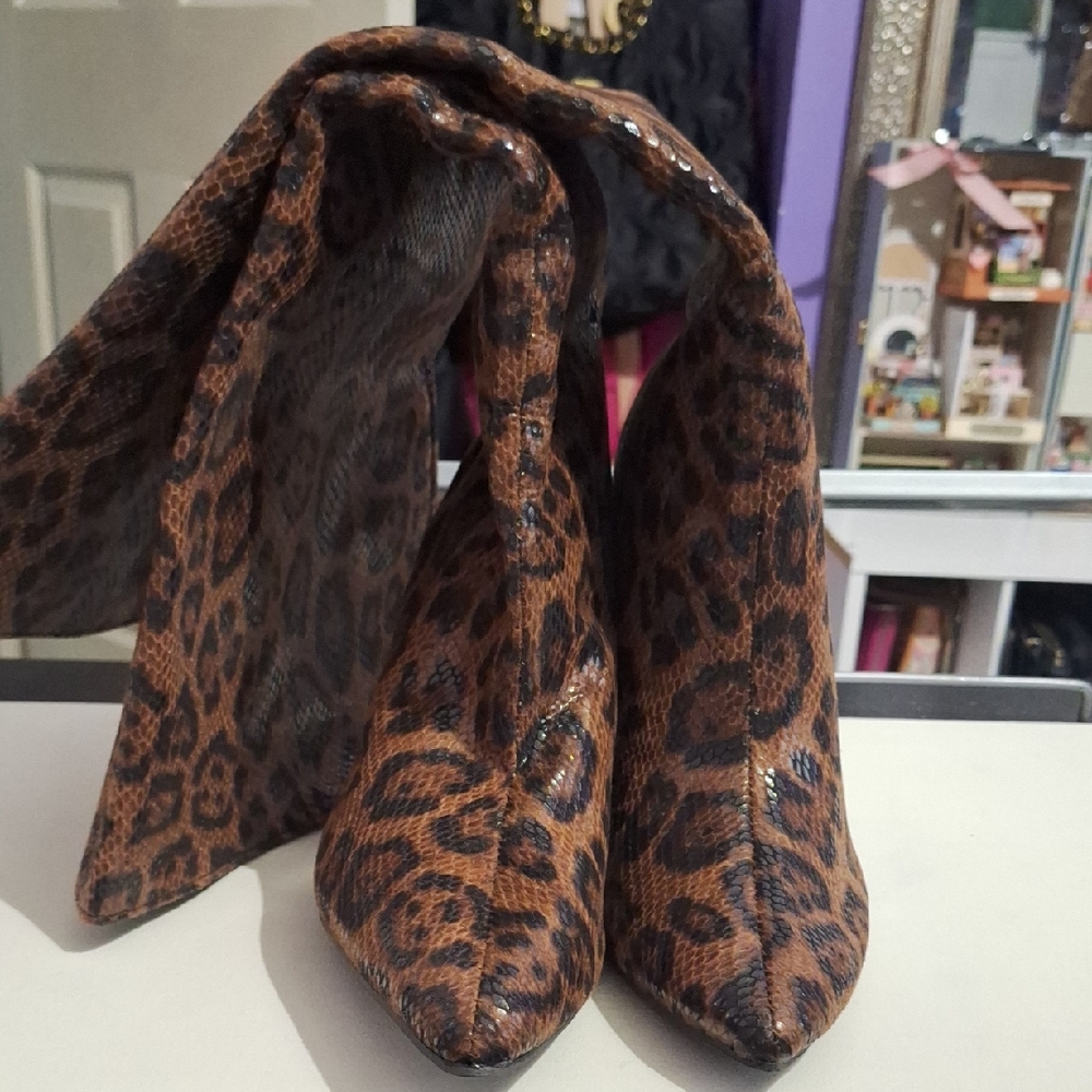 Leopard Print Pointed-Toe Women’s Boots - Brown